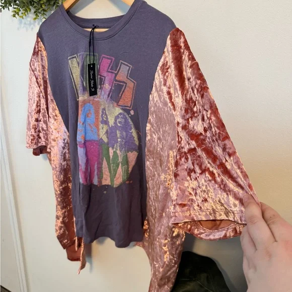 Reworked KISS Graphic Tee with Crushed Velvet Sleeves - Picture 3 of 5